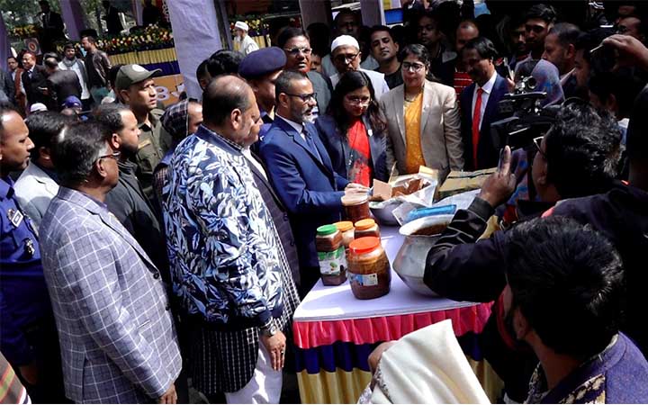 খেজুর গুড়ের ঐতিহ্য রক্ষায় যশোরের  চৌগাছায় তিনদিনব্যাপী গুড় মেলার উদ্বোধন